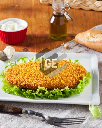 Cotoletta di petto di pollo ricomposta